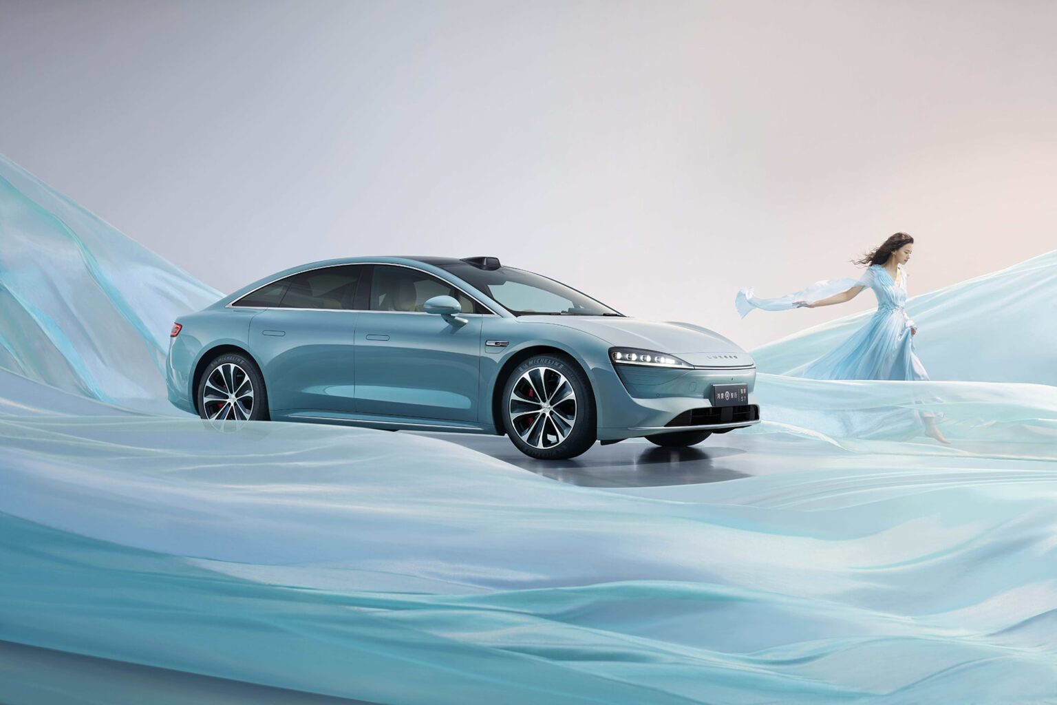 What the revamped Luxeed S7 reveals about the art of selling EVs