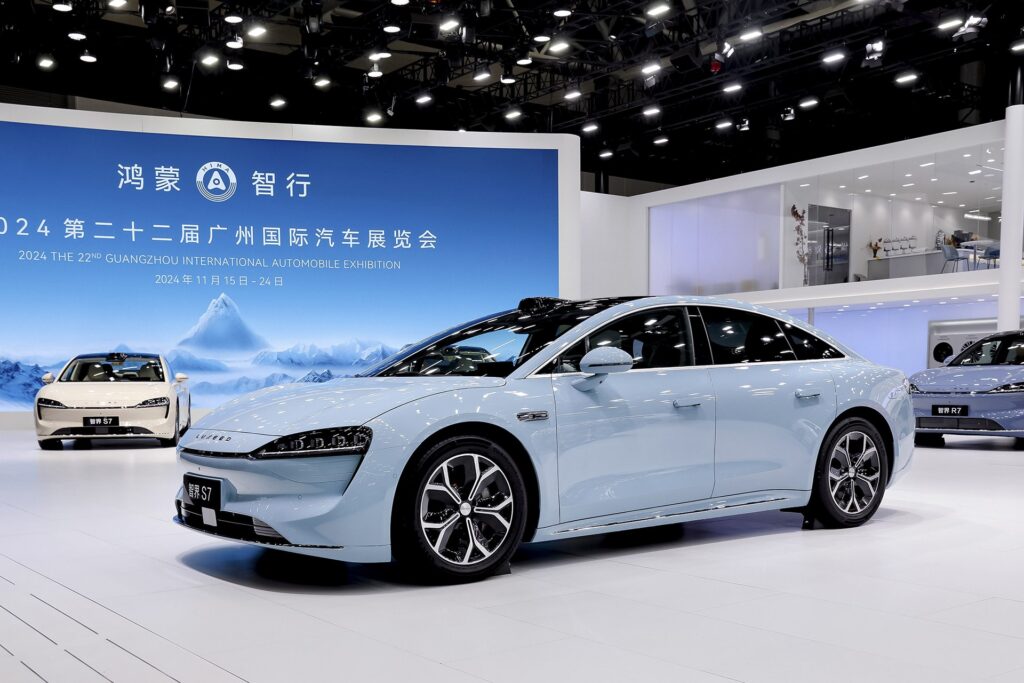 Photo of the Luxeed S7, on display at the 22nd Guangzhou International Automobile Exhibition (Auto Guangzhou 2024).