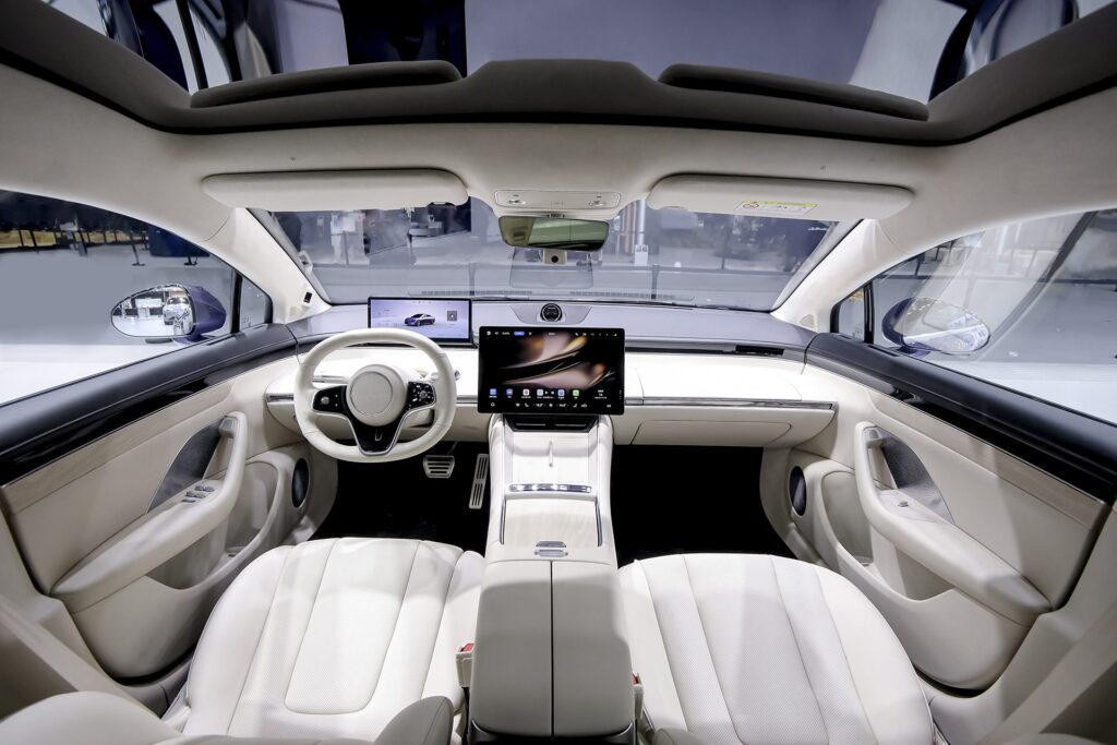 Image of the Luxeed S7’s interior.