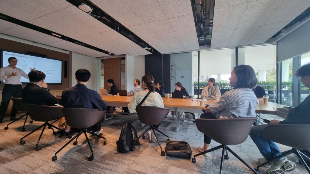 Photo of Kansai Startup Mashups' participants gathered at The GEAR, Kajima Development’s regional headquarters and innovation hub, for a briefing on the facility’s overview and significance.