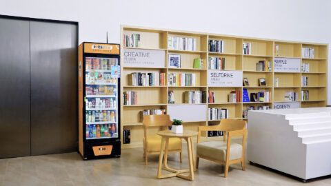 Smart vending cabinets bring a fresh face to retail in China