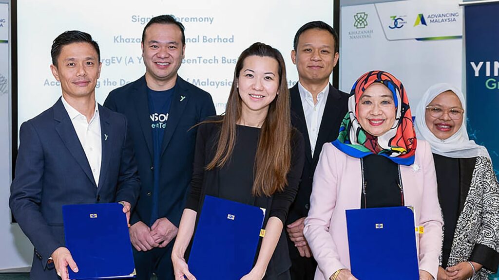 Photo of signatories at the ceremony marking Khazanah Nasional Berhad’s investment in Yinson GreenTech’s chargEV business.