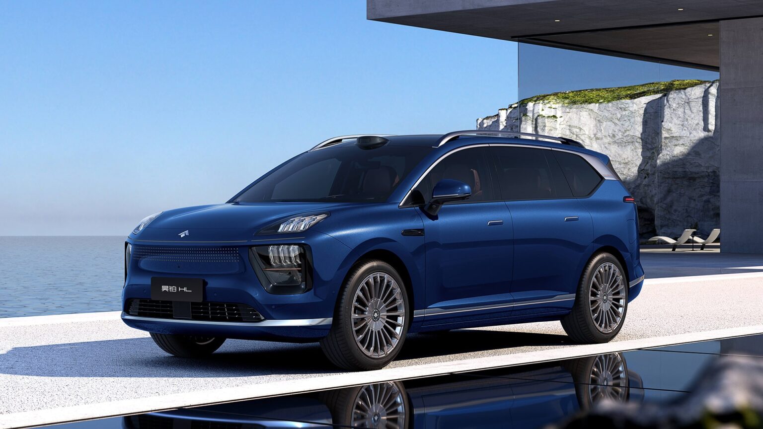 GAC’s Hyptec HL debuts with night vision system and yacht-inspired design