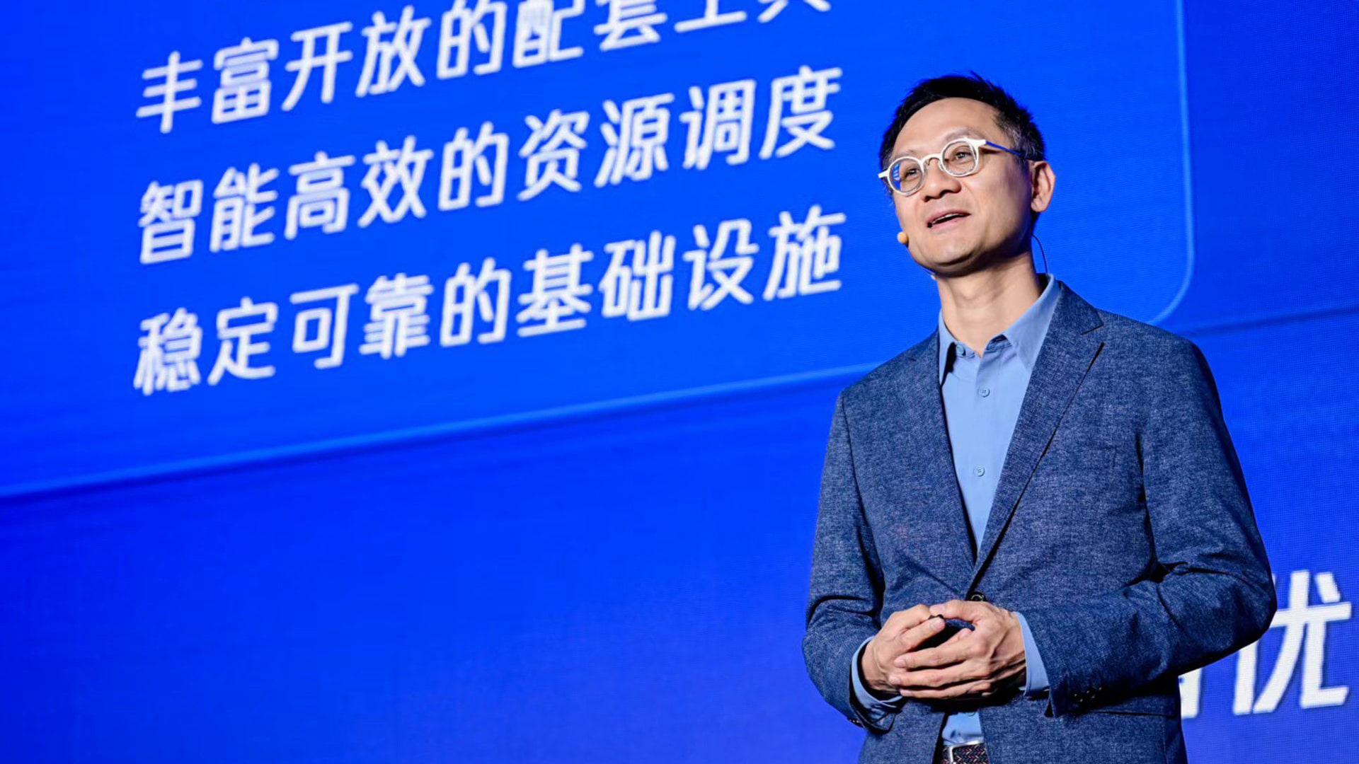 Photo of Tang Daosheng, senior executive vice president of Tencent and CEO of its cloud and smart industries group, speaking at the May 21 summit.