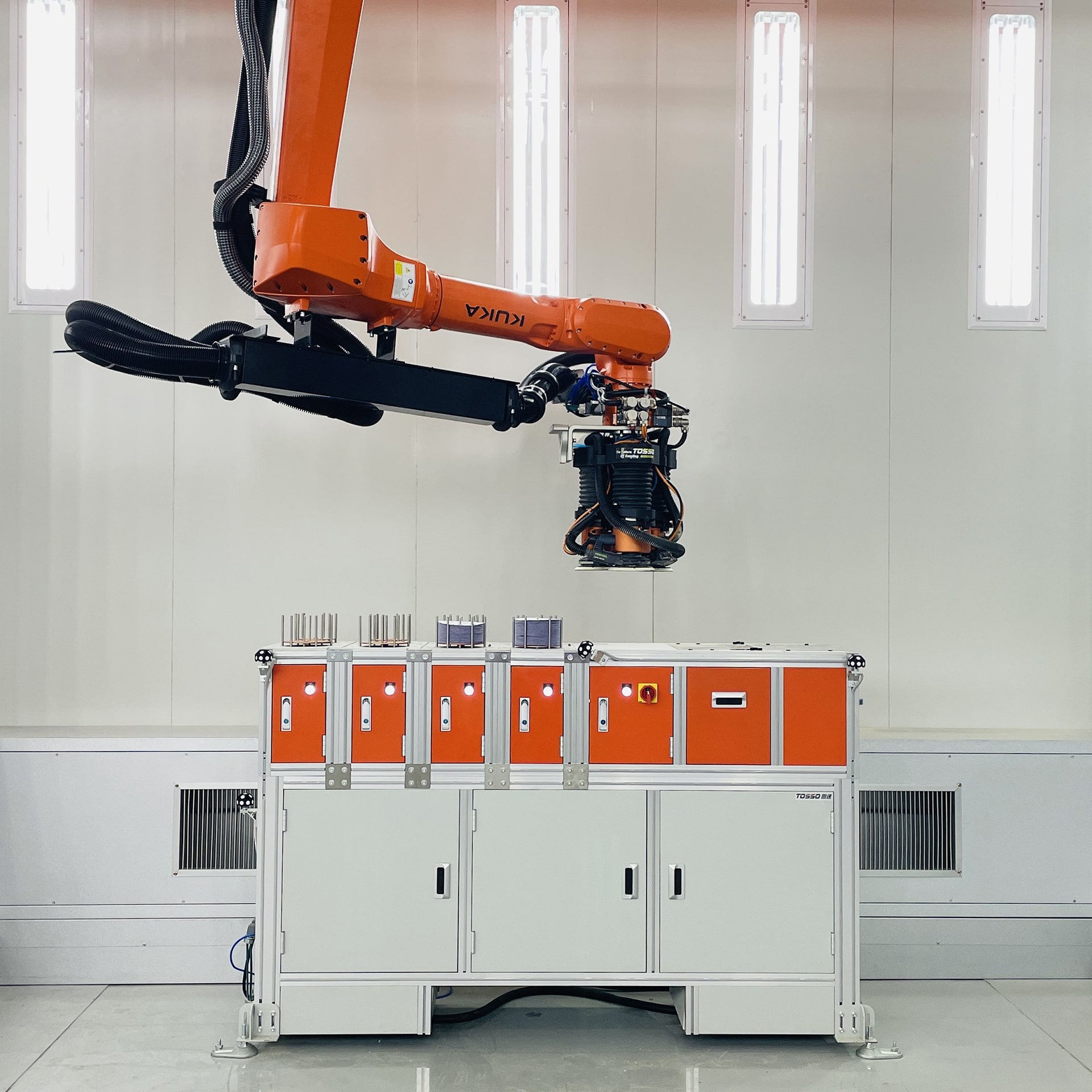 Photo of a Tosso-developed grinding robot.
