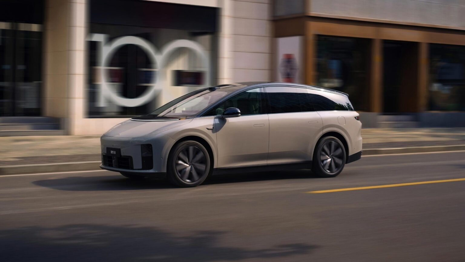 Li Auto reverts to old sales playbook after i8 sales underwhelm