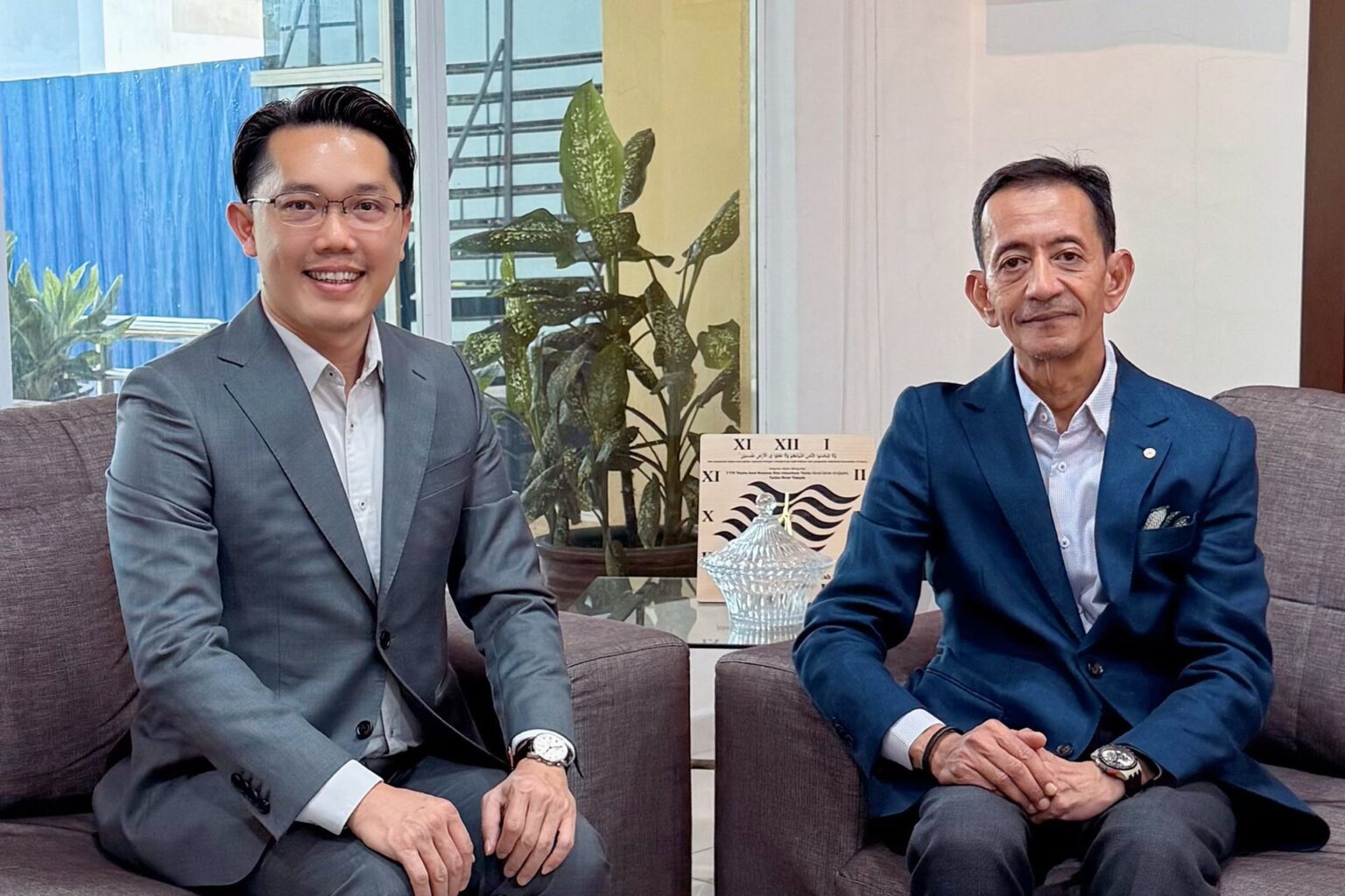 Photo of Tho Kit Hoong (left), founder and CEO of ArmourZero, with angel investor Tunku Syed Razman bin Tunku Syed Idrus Al-Qadri. Photo courtesy of the company.