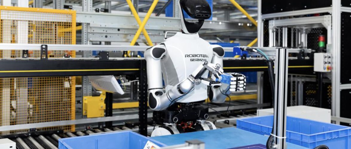 A Robot Era robot sorting and scanning medicine in a production line. Photo source: Robot Era.