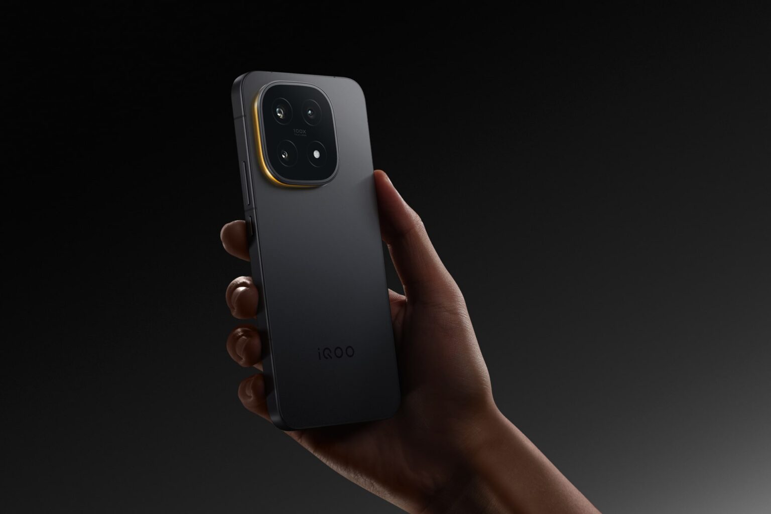 The iQOO 15, in the “Alpha” colorway. Image source: iQOO.