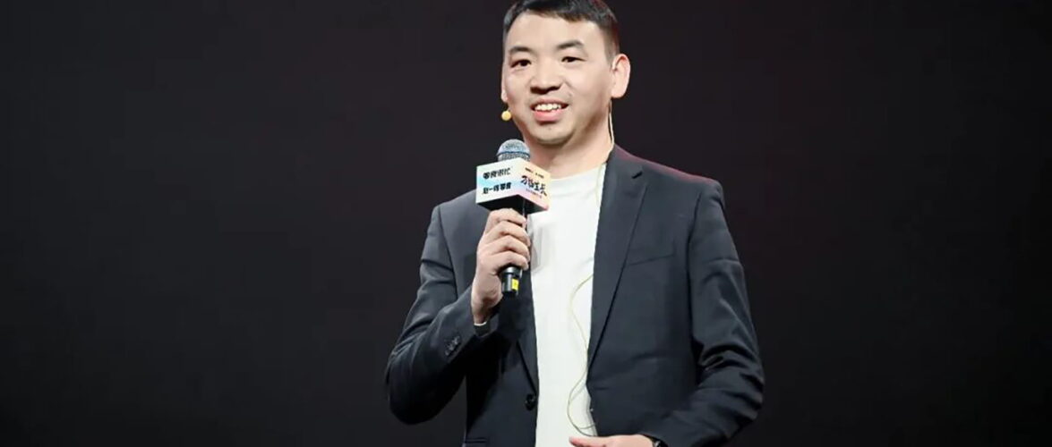 Yan Zhou, chairman of Hong Kong-listed bulk snack retailer Busy Ming. Photo source: 36Kr.
