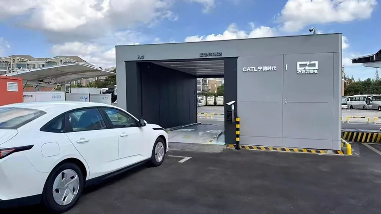 Photo shows a Choco-Swap station operated by CATL.