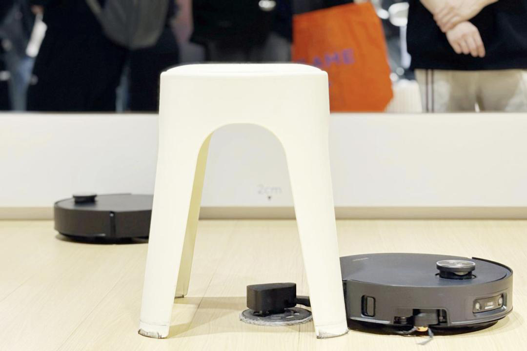 Photo shows Dreame’s X60 Pro.