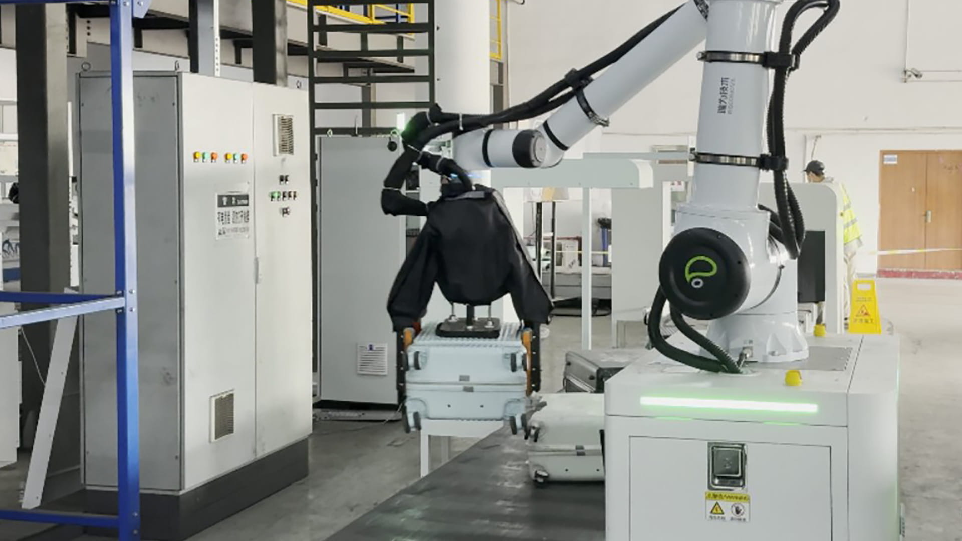 Reconova deploys robots for airport baggage handling