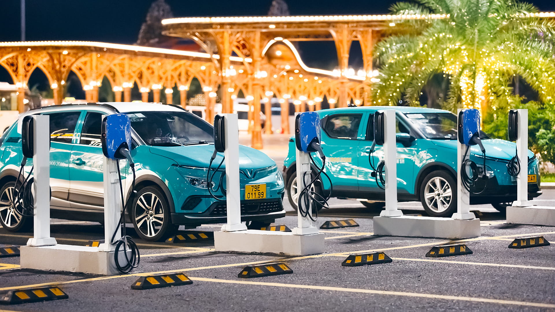 Photo shows VinFast electric cars charging at an EV station in Nha Trang, Vietnam.