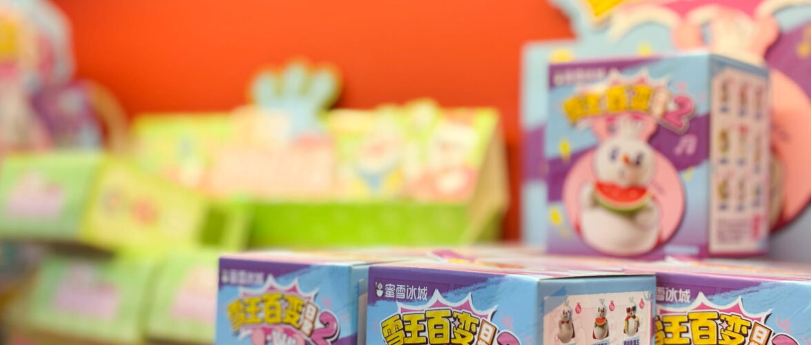 Blind boxes themed after Mixue Bingcheng’s Snow King mascot. Photo source: Dreamstime (<a href="https://www.dreamstime.com/santo0y0_info" style="border-bottom: 1px solid #1266f1; text-decoration: none;" onmouseover="this.style.color='#1266f1'" onmouseout="this.style.color=''">Santo _</a>, ID: 443243395).