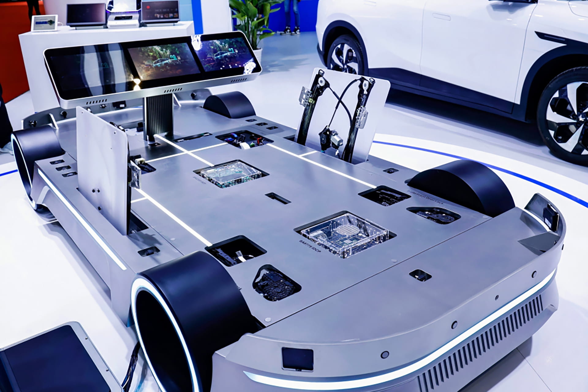 Photo of the AL-A1 integrated domain controller, on display at Auto Shanghai 2025.