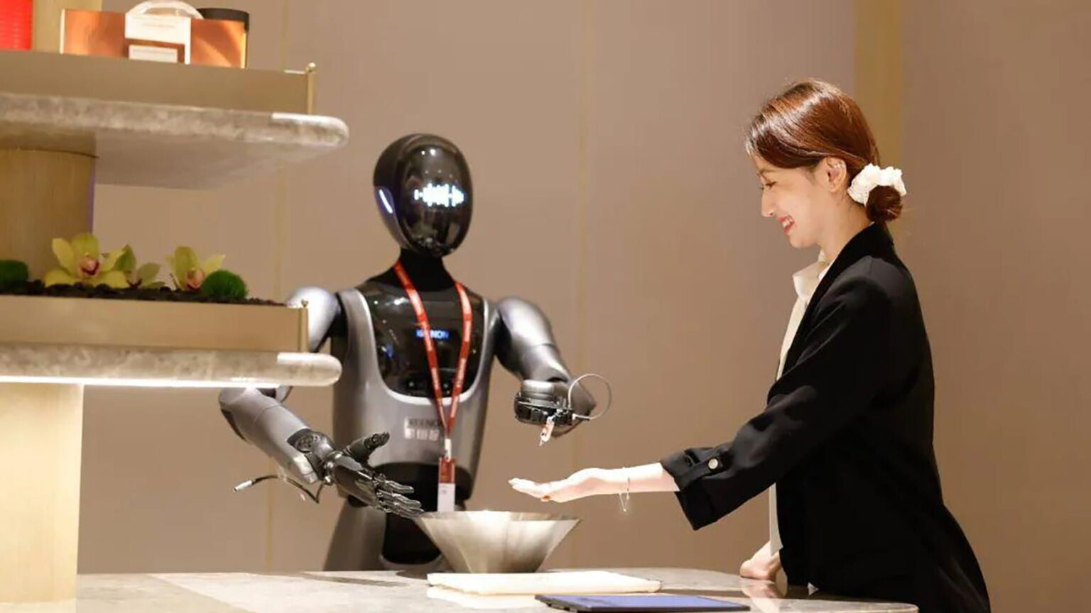 Photo source: Keenon Robotics.