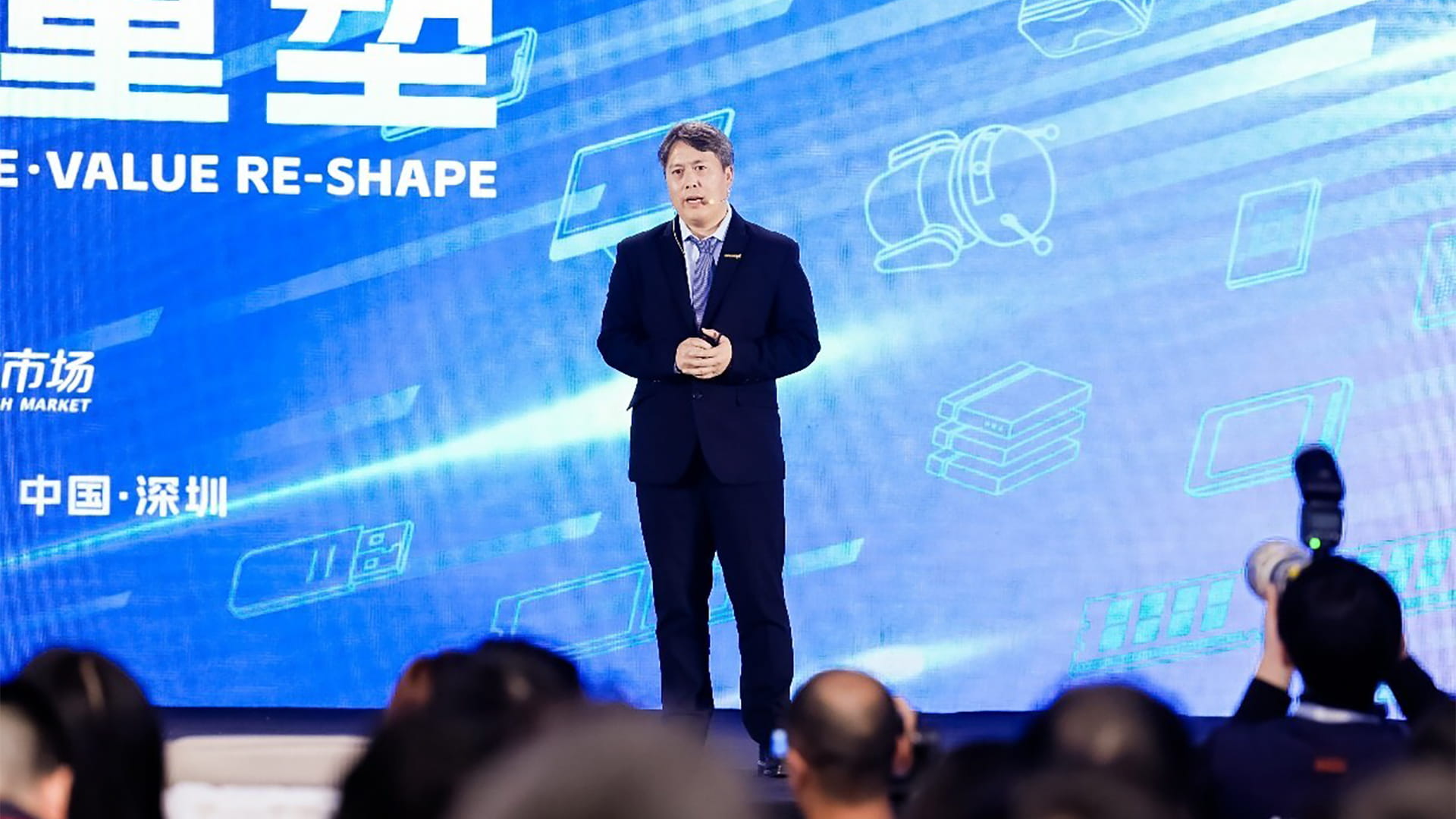Photo shows Cai Huabo, chairman of Longsys Electronics.