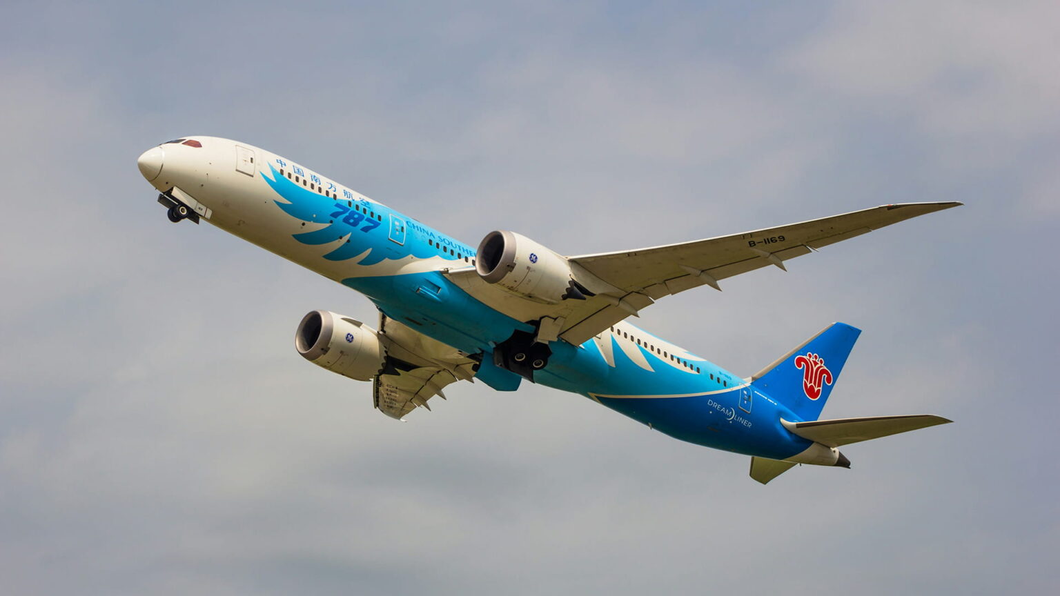 A China Southern Airlines plane in flight. Photo source: Unsplash.