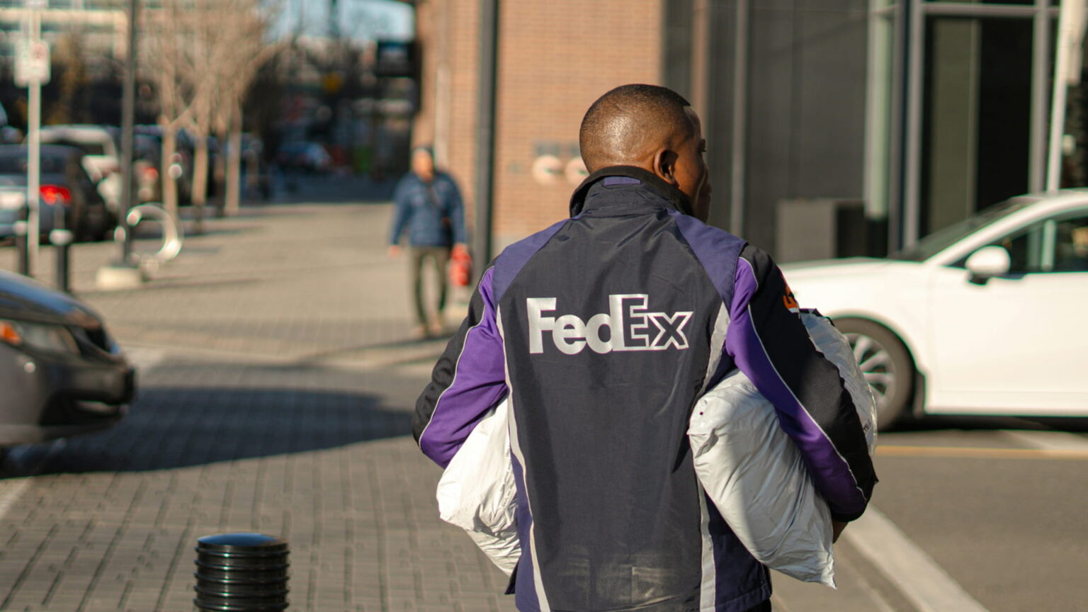 Western logistics companies, including FedEx, face growing competition from Chinese and Chinese-backed players expanding their logistics footprints abroad. Photo source: Unsplash.