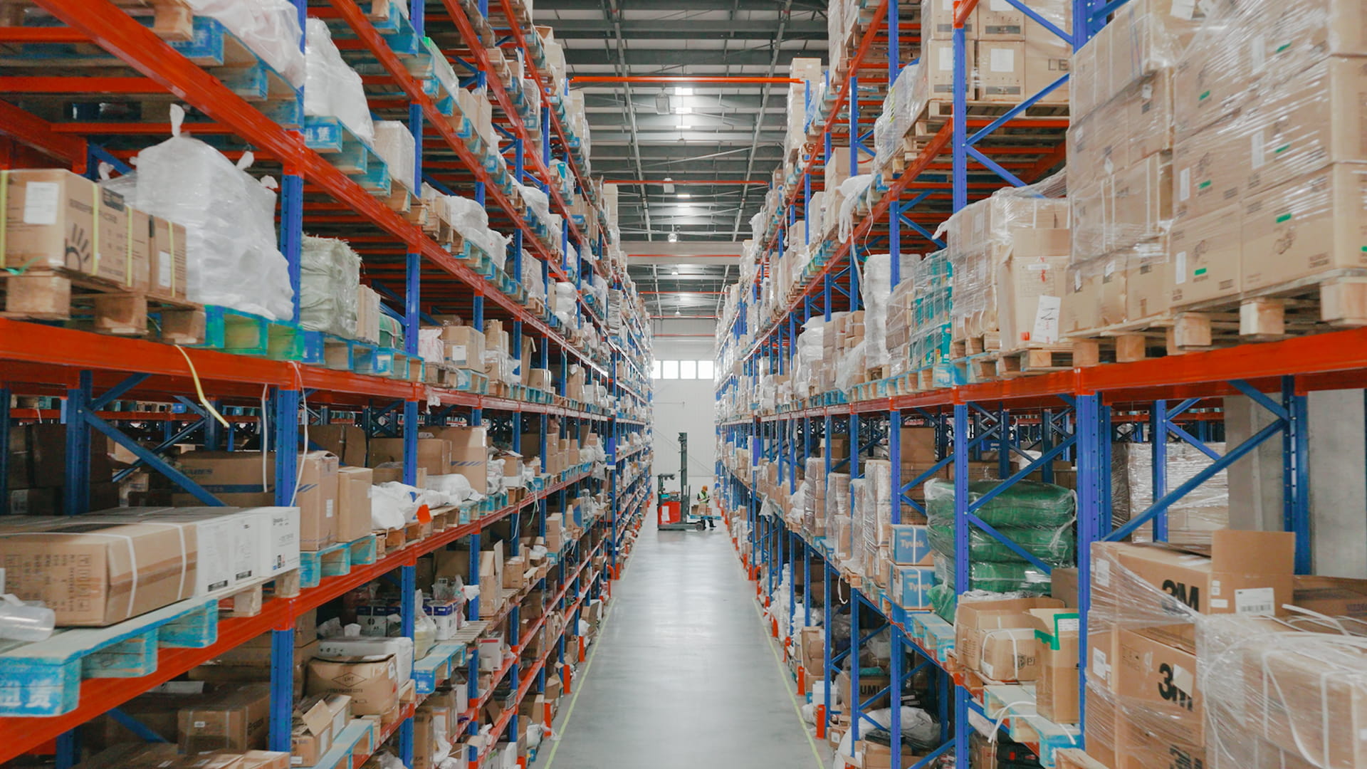 Photo of ZKH’s warehouse in China.