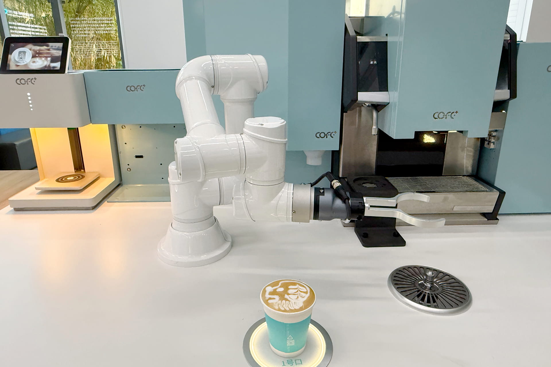 A Cofe+ robot “barista” deployed by Hi-Dolphin.