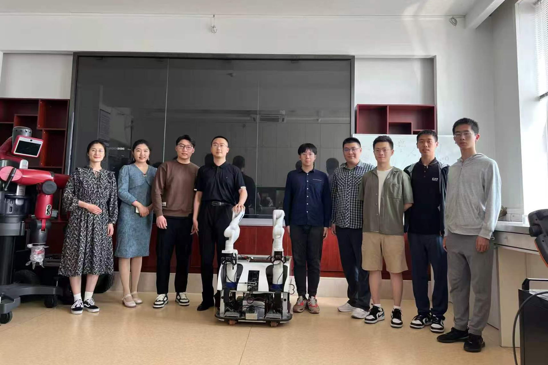 Photo shows Qianjue Technology founder Gao Haichuan with his team at the company’s office in 2023.